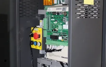 Monarch 統合エレベーター コントローラーの設置環境要件